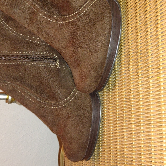Heeled boots - Picture 4 of 4